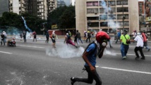 Gobierno impide a Capriles salir de Venezuela en alta tensión por protestas Gobierno impide a Capriles salir de Venezuela en alta tensión por protestas
