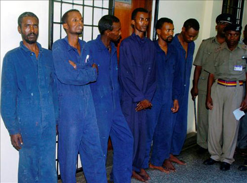 Defensa entregará a Kenia "en breve" los 14 piratas detenidos en aguas somalís Defensa entregará a Kenia "en breve" los 14 piratas detenidos en aguas somalís