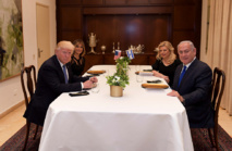 De izquierda a derecha Trump, su esposa Melania, Sara y Benjamin Netanyahu.