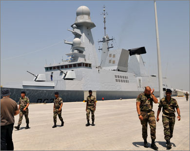 Sarkozy inaugura primera base militar francesa en Emiratos Arabes Sarkozy inaugura primera base militar francesa en Emiratos Arabes