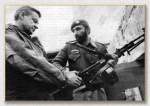 Zibgniew Brzezinski-a la izquierda-y Osama Bin Laden