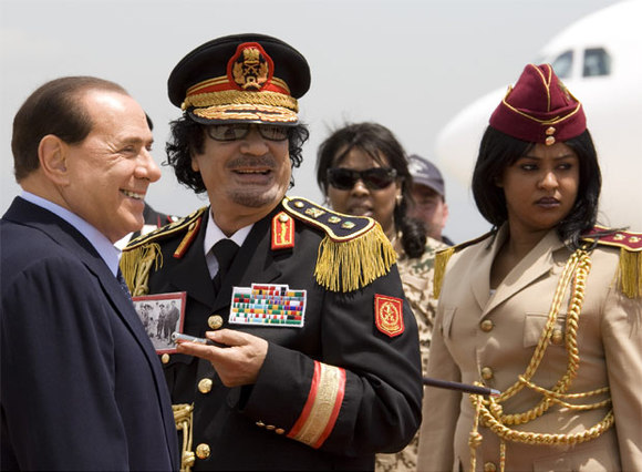 Berlusconi y Gaddafi se reúnen en Roma