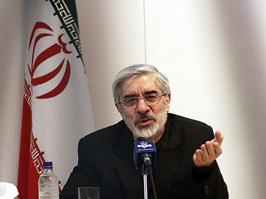 Irán: Musavi llama a sus seguidores a continuar la "oposición" Irán: Musavi llama a sus seguidores a continuar la "oposición"