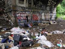 Se llevan a jornaleros que viven debajo de puente Se llevan a jornaleros que viven debajo de puente