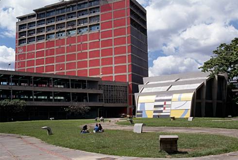 Estudiantes exigen la transformación universitaria Estudiantes exigen la transformación universitaria