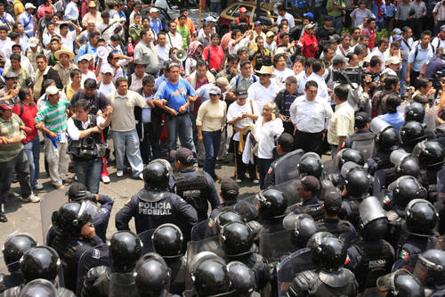 Maestros de la CNTE de 13 estados marchan del Zócalo a la SG en el DF Maestros de la CNTE de 13 estados marchan del Zócalo a la SG en el DF