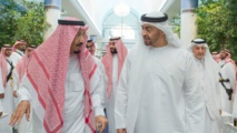 El rey saudí Salman Bin Abdulasis As Saud-a la izquierda-y el príncipe emiratí Muhammad Bin Said