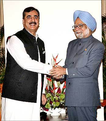 Primeros ministros de India y Pakistán se reúnen en Egipto Primeros ministros de India y Pakistán se reúnen en Egipto