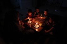 Una familia cenando en Rafah