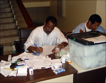 Mauritania: ex golpista Aziz obtiene 52,2% de votos (resultados parciales) Mauritania: ex golpista Aziz obtiene 52,2% de votos (resultados parciales)