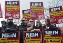 Miembros y simpatizantes del NPD Miembros y simpatizantes del NPD
