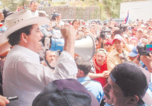 Zelaya deambula por frontera Nicaragua-Honduras, donde matan a un partidario Zelaya deambula por frontera Nicaragua-Honduras, donde matan a un partidario