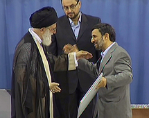 El guía supremo confirmó la reelección de Mahmud Ahmadinejad en Irán