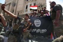 Policías y militares iraquíes celebran la victoria Policías y militares iraquíes celebran la victoria