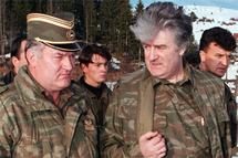 Radovan Karadzic (derecha) con Ratko Mladic (izquierda), durante la guerra de Bosnia. Radovan Karadzic (derecha) con Ratko Mladic (izquierda), durante la guerra de Bosnia.