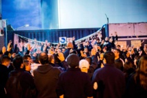 Algunos de los extrabajadores, ante la fábrica Algunos de los extrabajadores, ante la fábrica