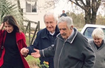 Chomsky-a la izquierda-con el expresidente Mujica Chomsky-a la izquierda-con el expresidente Mujica
