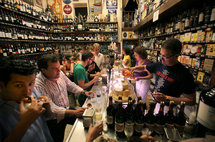 Los locales de tapeo ganan adeptos y prestigio en Barcelona Los locales de tapeo ganan adeptos y prestigio en Barcelona