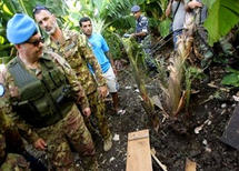 Fuerzas de la ONU inspeccionan el lugar del sur del Libano donde cayeron los cohetes israelies Fuerzas de la ONU inspeccionan el lugar del sur del Libano donde cayeron los cohetes israelies