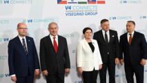Netanyahu con los presidentes de Hungría, Polonia, República checa y Eslovaquia. Netanyahu con los presidentes de Hungría, Polonia, República checa y Eslovaquia.