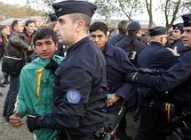 Francia: detienen a 278 inmigrantes en Calais y desmantelan "la jungla"