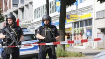 Policías cerca del supermercado de Hamburgo.