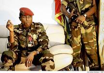 El jefe de la junta, capitan Musa Dadis Camara El jefe de la junta, capitan Musa Dadis Camara