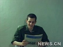 Televisoras israelíes transmiten cinta de video de Shalit