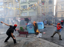 Un muerto y más de cien detenidos en las protestas contra el FMI en Estambul