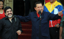 Maradona-a la izquierda-y Chávez