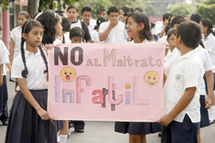 Jóvenes desfilan para decir «¡no a la violencia infantil!» Jóvenes desfilan para decir «¡no a la violencia infantil!»