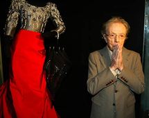 Manuel Pertegaz: 'Este premio es una recompensa a tantos años sin dejar la moda' Manuel Pertegaz: 'Este premio es una recompensa a tantos años sin dejar la moda'