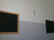 Italia rechaza la condena de Europa por exhibir crucifijos en las aulas