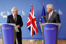 Davis-a la izquierda-y Barnier. Davis-a la izquierda-y Barnier.