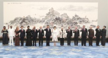 Los presidentes de los países de los BRICS y los de Egipto, México, Guinea,Tailandia y Tayikistán y sus esposas. Los presidentes de los países de los BRICS y los de Egipto, México, Guinea,Tailandia y Tayikistán y sus esposas.