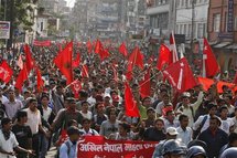 Nepal refuerza la seguridad en segundo día de masivas protestas de maoístas