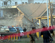 Al menos 11 muertos en dos atentados suicidas en noroeste de Pakistán