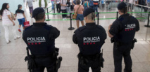 Policías catalanes en el aeropuerto de Barcelona