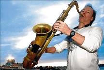 El saxofonista Bill Evans viste su ‘jazz fusión’ con banjos y violines