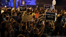 Manifestantes contra la brutalidad policial en Saint Louis