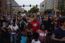 Manifestantes contra el asesinato de negros por parte de policías en Saint Louis, Missouri.