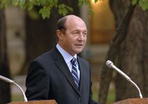 Presidencial en Rumania: Basescu y Geoana buscan alianzas para 2ª vuelta