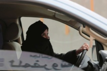 Una mujer saudí conduciendo Una mujer saudí conduciendo
