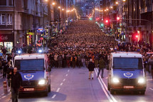 Miles de personas se manifiestan en Bilbo en contra de las últimas 34 detenciones de Segi Miles de personas se manifiestan en Bilbo en contra de las últimas 34 detenciones de Segi