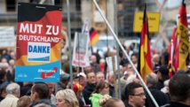 Manifestantes partidarios de AfD Manifestantes partidarios de AfD