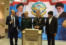 El jefe del ejército turco, Akar-segundo por la derecha-con dirigentes iraníes