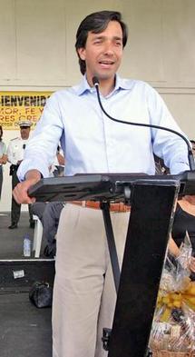 Primer año de Fortuño: Una burla a la democracia Primer año de Fortuño: Una burla a la democracia