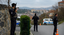 Policías turcos ante el consulado estadounidense en Estambul