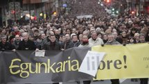 Multitudinaria manifestación a favor de «Euskaldunon Egunkaria»