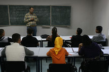 Una clase en un centro de formación para adolescentes marroquíes del programa Catalunya-Magrib, en la ciudad de Tánger.